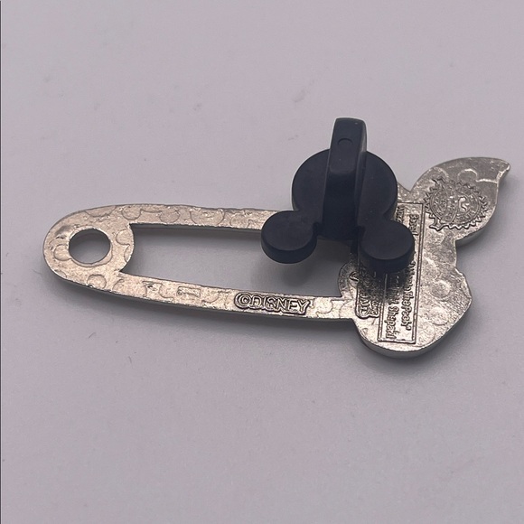 Pink Piglet Safety Pin Brooch - Picture 2 of 3